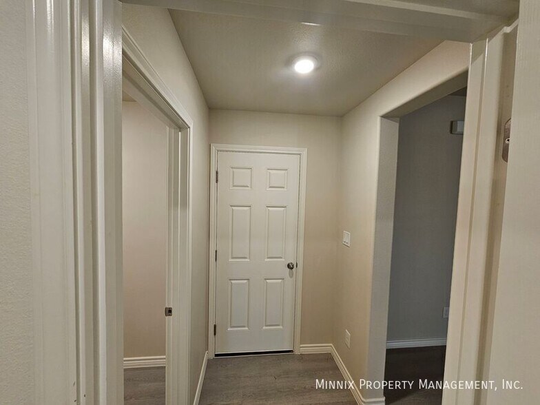 Building Photo - 1309 Bajada St