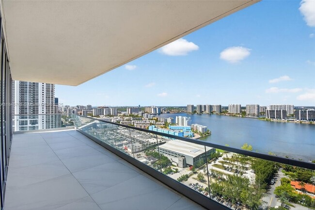 Building Photo - 18501 Collins Ave