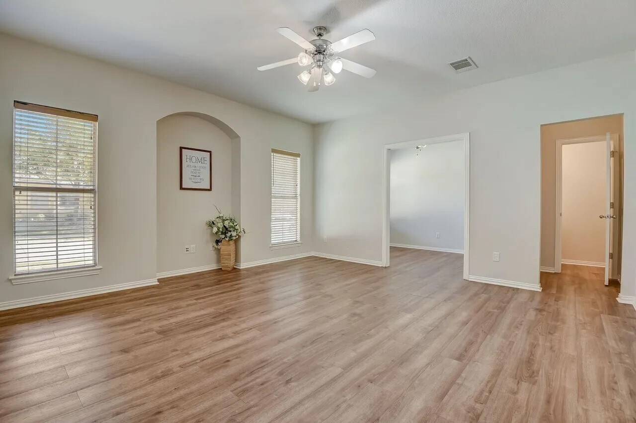 Building Photo - 328 Regency Dr