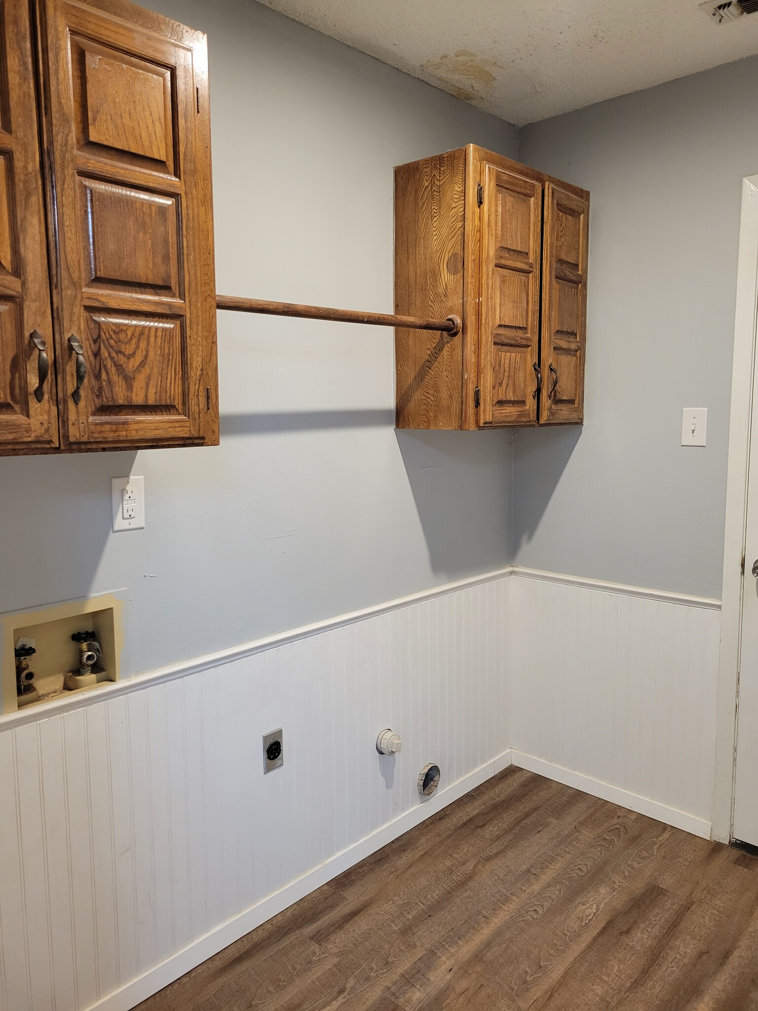 Laundry Room - 4829 Bermuda Dr