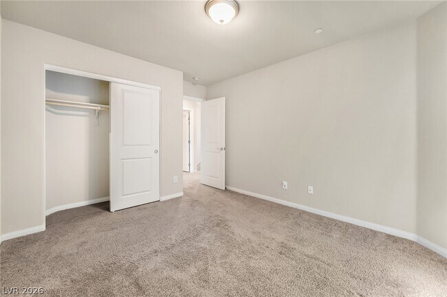 Building Photo - 472 Silverweed Ave