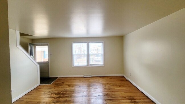 Building Photo - 2604 Wayside Dr