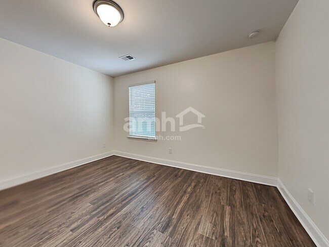 Building Photo - 334 Azore Way