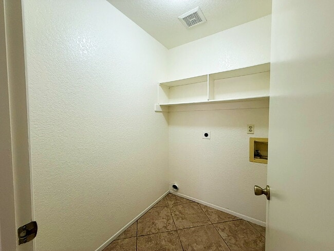 Building Photo - Charming 3-Bedroom Home for Rent in Highly Desirable Peoria School District!