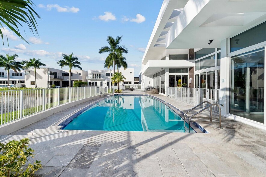 Building Photo - 7455 NW 103rd Pl