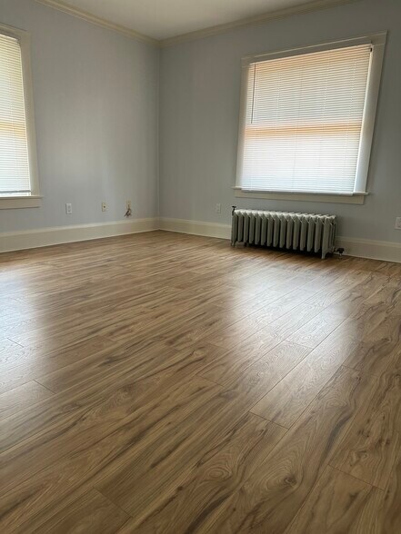Master Bedroom - 1110 N Maplewood Ave