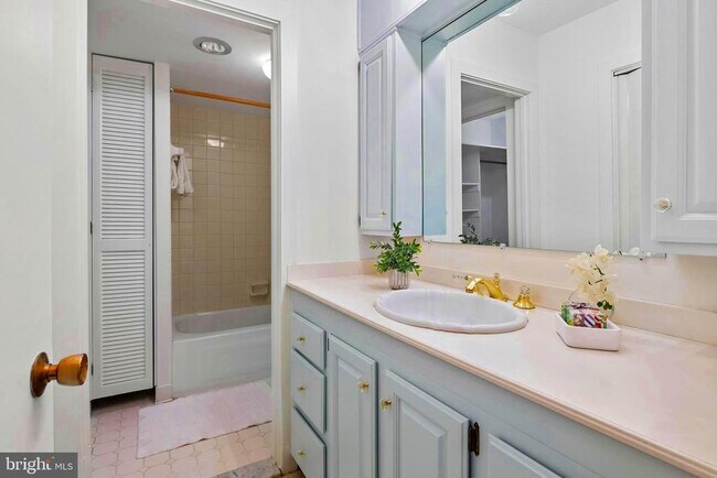 Building Photo - 100 Severn Ave