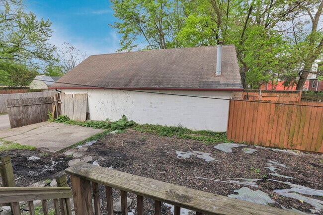 Building Photo - 288 S Souder Ave