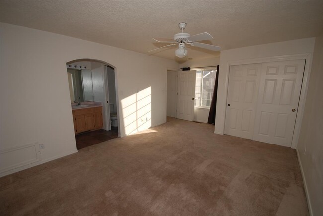 Building Photo - 2 Bedroom, 2.5 Bathroom Townhome near Wyom...