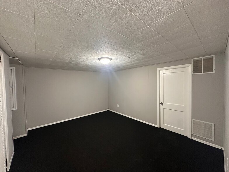 Building Photo - 3725-FLOOR-3725-FLOO1 BONVIEW Ave