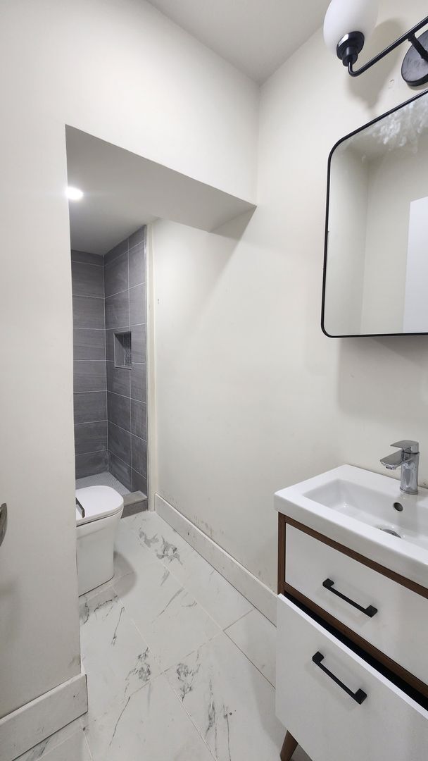 Building Photo - Beautiful Unit in  unit in a good location in south Philly