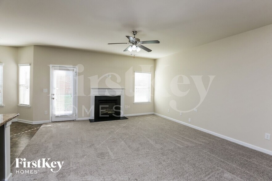 Building Photo - 403 Live Oak Pass