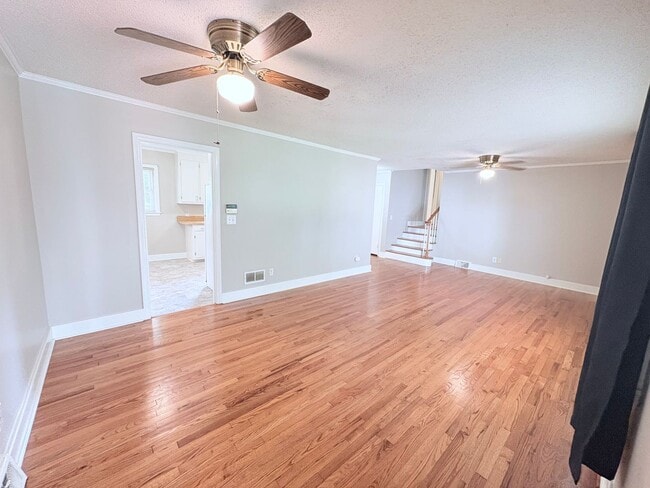 Building Photo - 207 Holly Ave