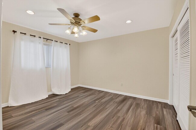 Building Photo - 1012 W Camino Real