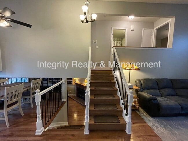 Building Photo - 475 E Chiswick Cir