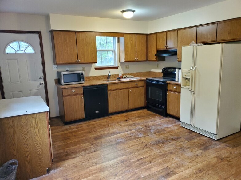 Kitchen - 324 Garden Ave