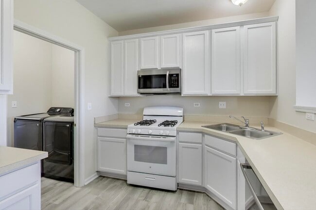 Building Photo - 23927 McMullin Cir