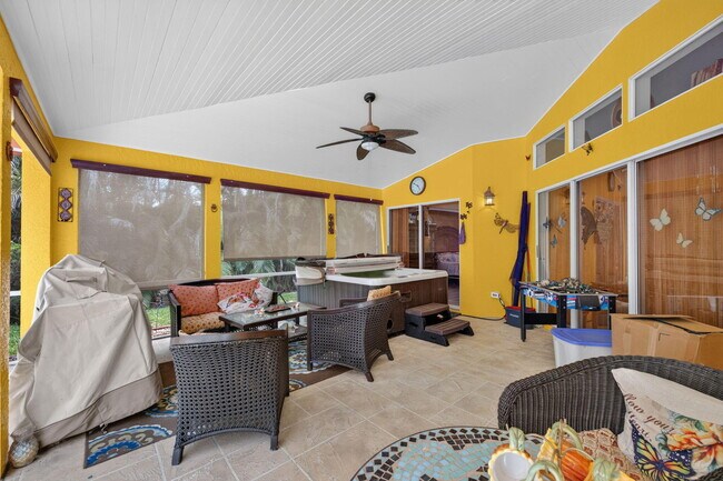 Building Photo - 3077 SE Galt Cir