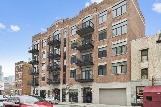 Primary Photo - 711 W Grand Ave