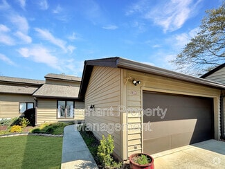 Building Photo - 319 Skylark Cir