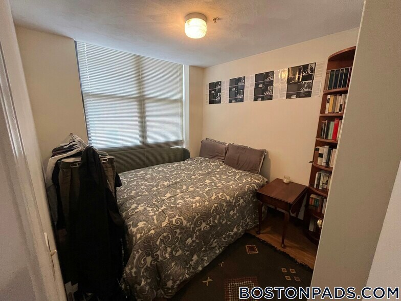 Building Photo - 81 Essex St