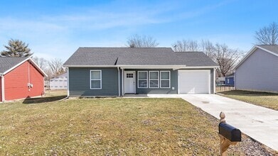 Building Photo - Introducing a charming 2-bedroom, 1-bathro...