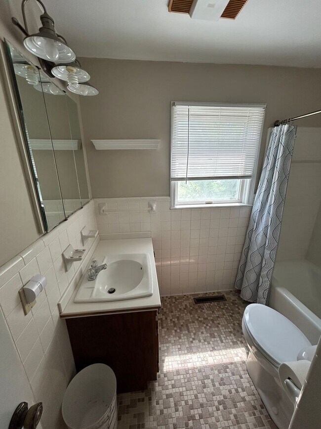 Building Photo - Great Studio Style Home!! Near Downtown!