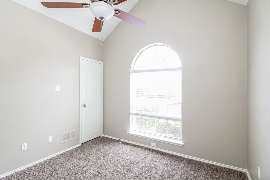 Building Photo - 1722 Marcella Ln