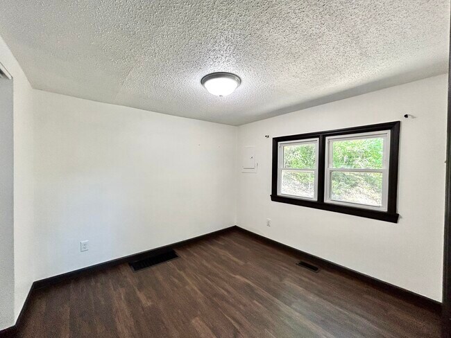 Building Photo - 8 Florissant Ave