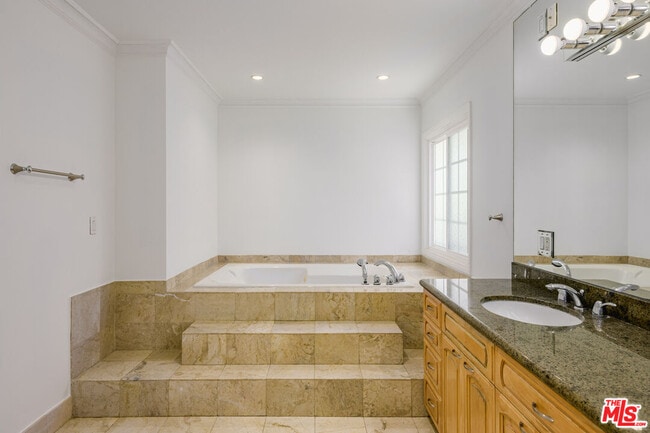 Building Photo - 8760 White Oak Ave