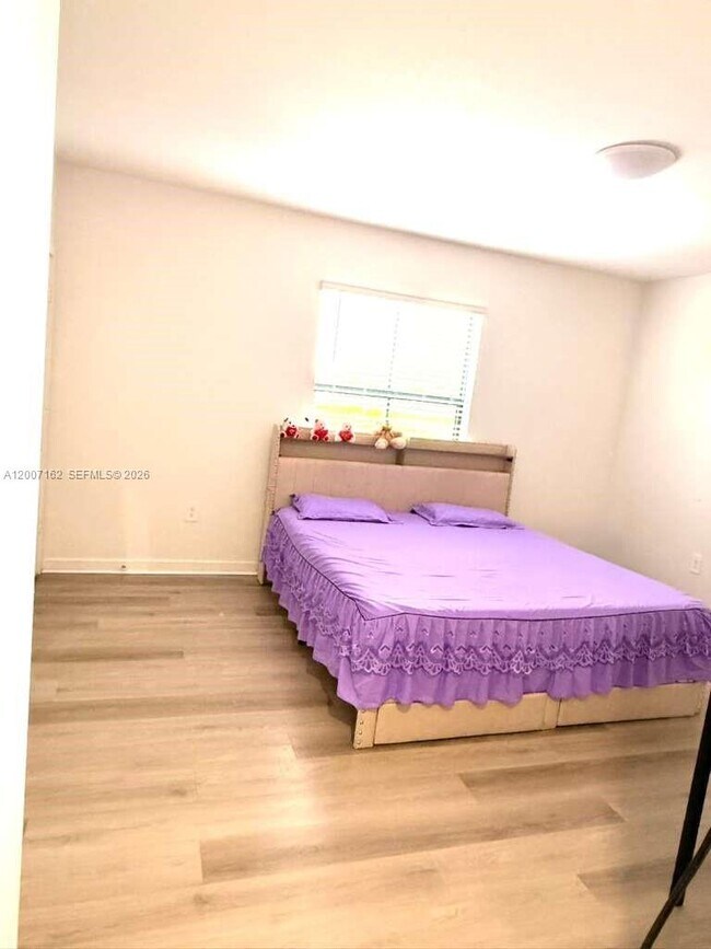 Building Photo - 470 NE 12th St