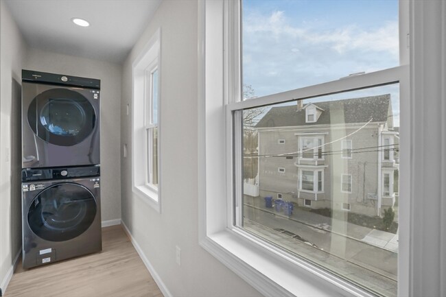 Building Photo - 53 Comstock Ave