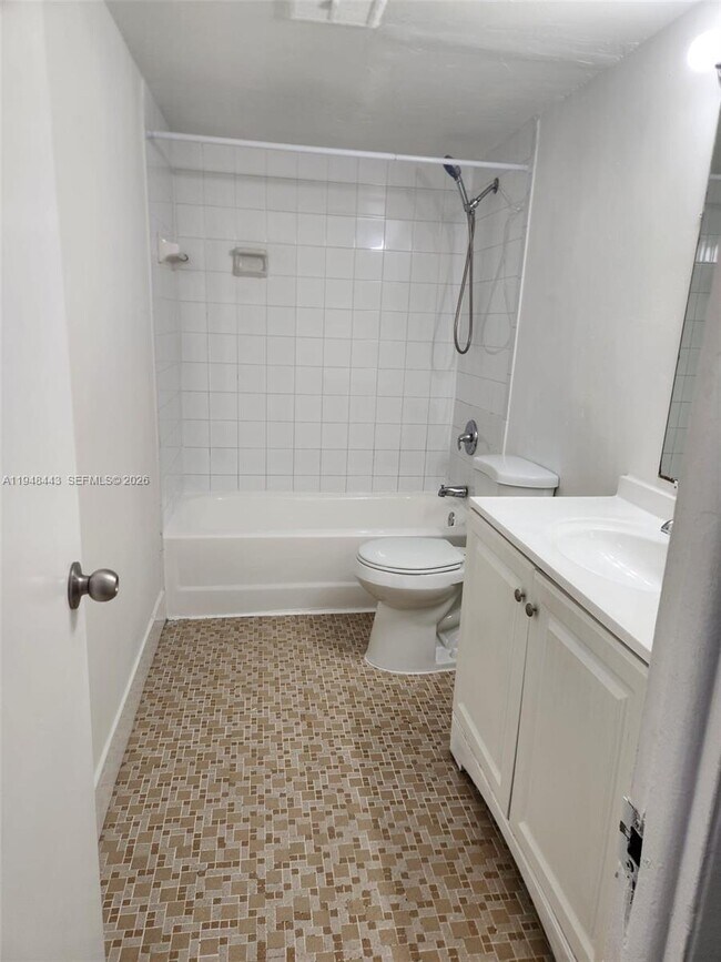 Building Photo - 15201 NE 6th Ave