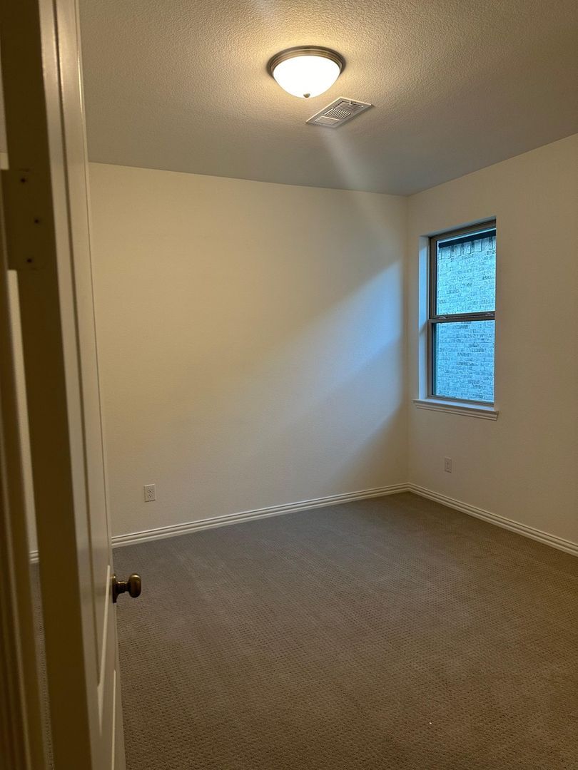 Building Photo - 613 Florence Trl