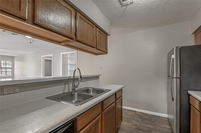 Building Photo - 2402 Sycamore Ave