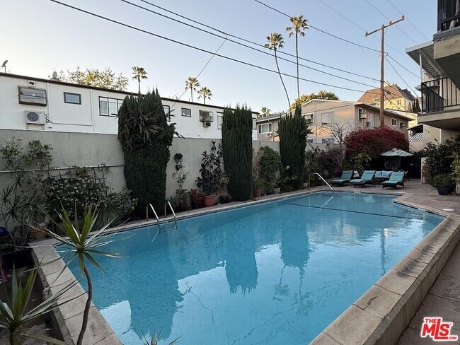 Building Photo - 1321 Laurel Ave