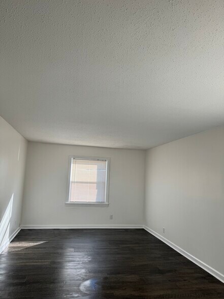 Main Bedroom - 146 Rue Fontaine