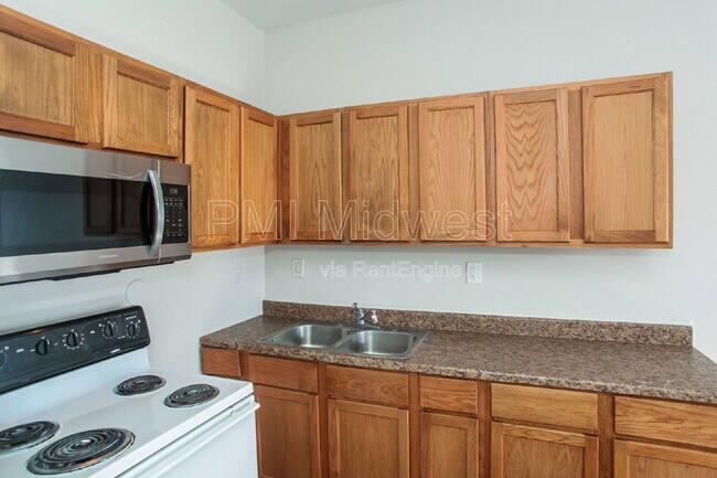 Building Photo - 3014 W 10th St