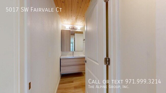 Building Photo - 5017 SW Fairvale Ct