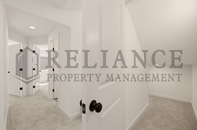 Building Photo - 5263 N Pinecrest Ct