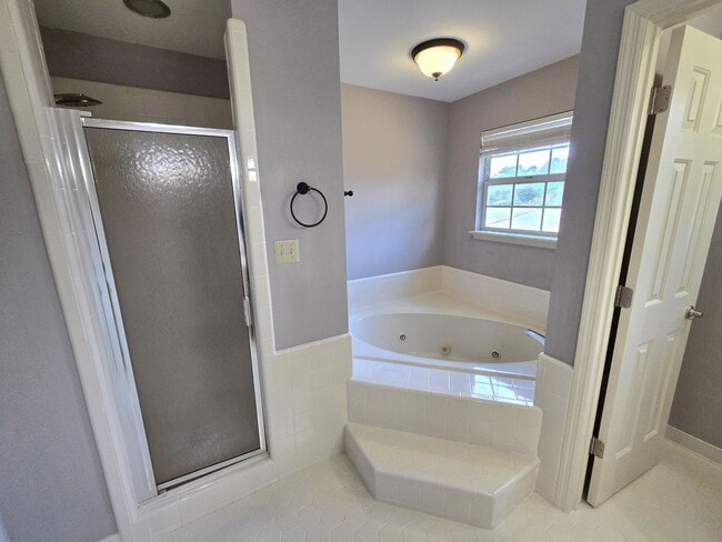 Building Photo - 4517 Crosland Dr