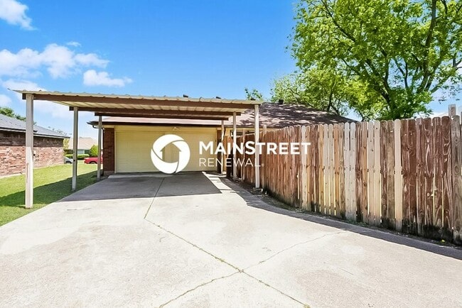 Building Photo - 3 Bedroom Pet-Friendly Home in Mesquite, TX with Main Street Renewal