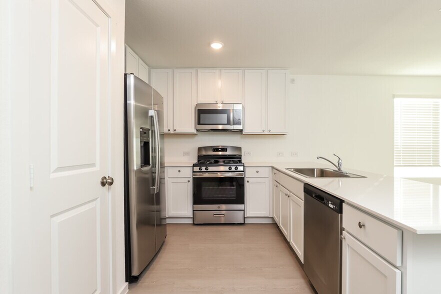 Building Photo - 253 Amy Aly