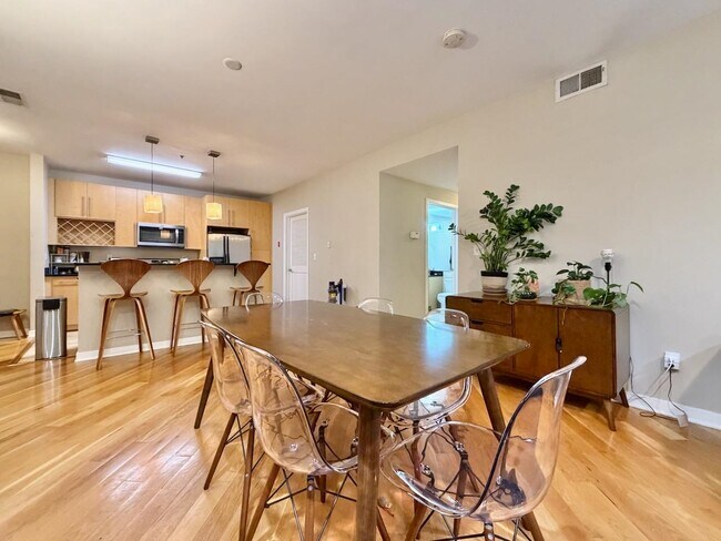 Building Photo - 83 Monroe St