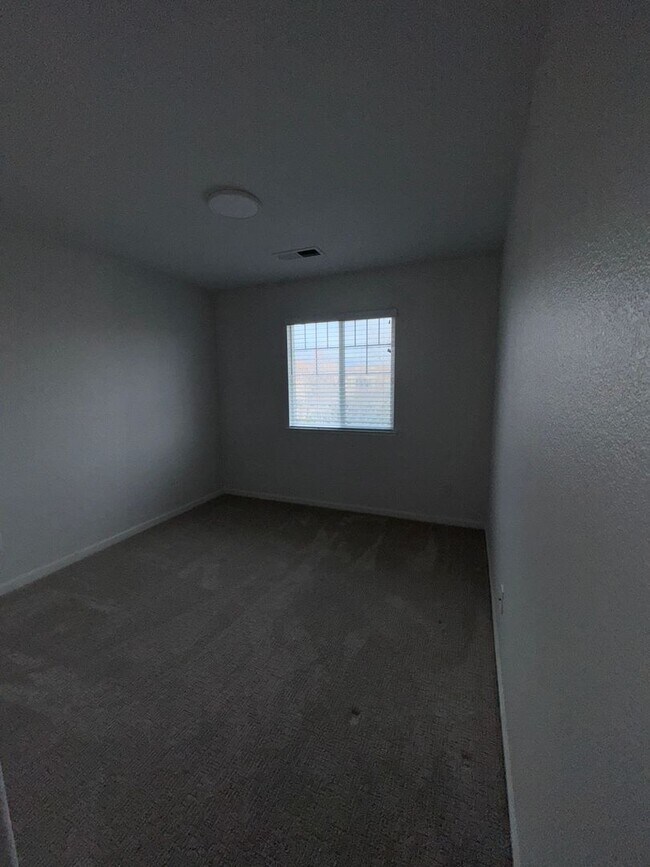 Building Photo - Looking for a Great Place to live?