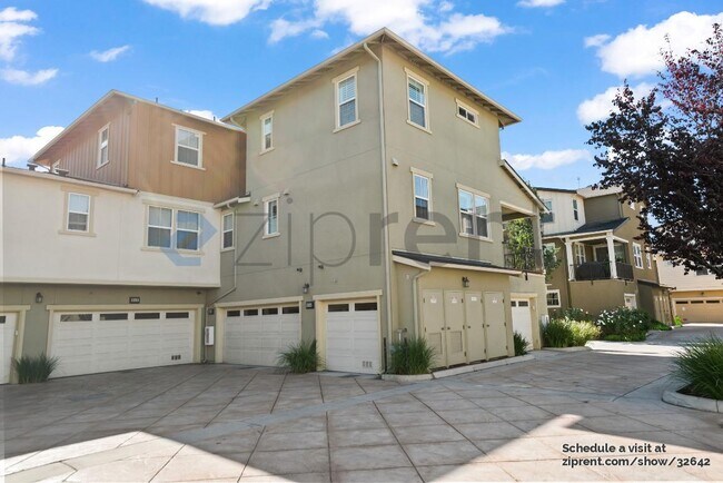 Building Photo - 634 Elderberry Dr