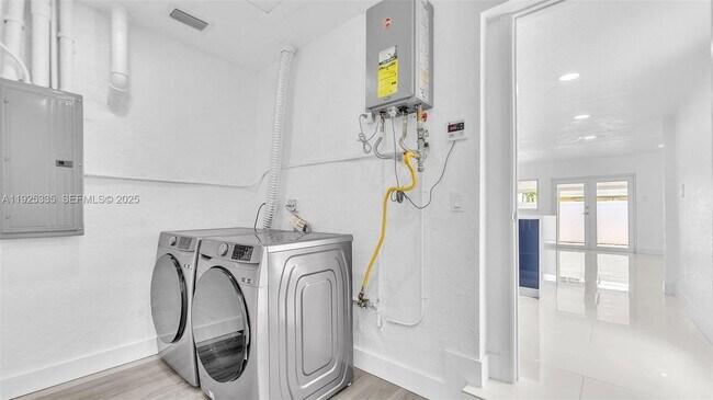 Building Photo - 11421 SW 84th St