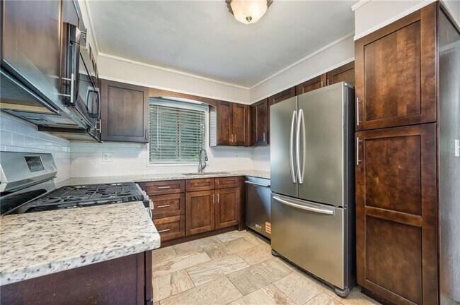 Building Photo - 4293 Rickenbacker Way NE