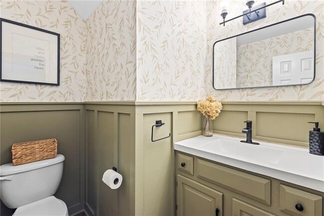 Building Photo - 3201 Lakeridge Dr SE