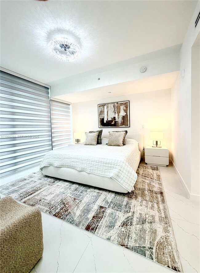 Building Photo - 9901 E Bay Harbor Dr